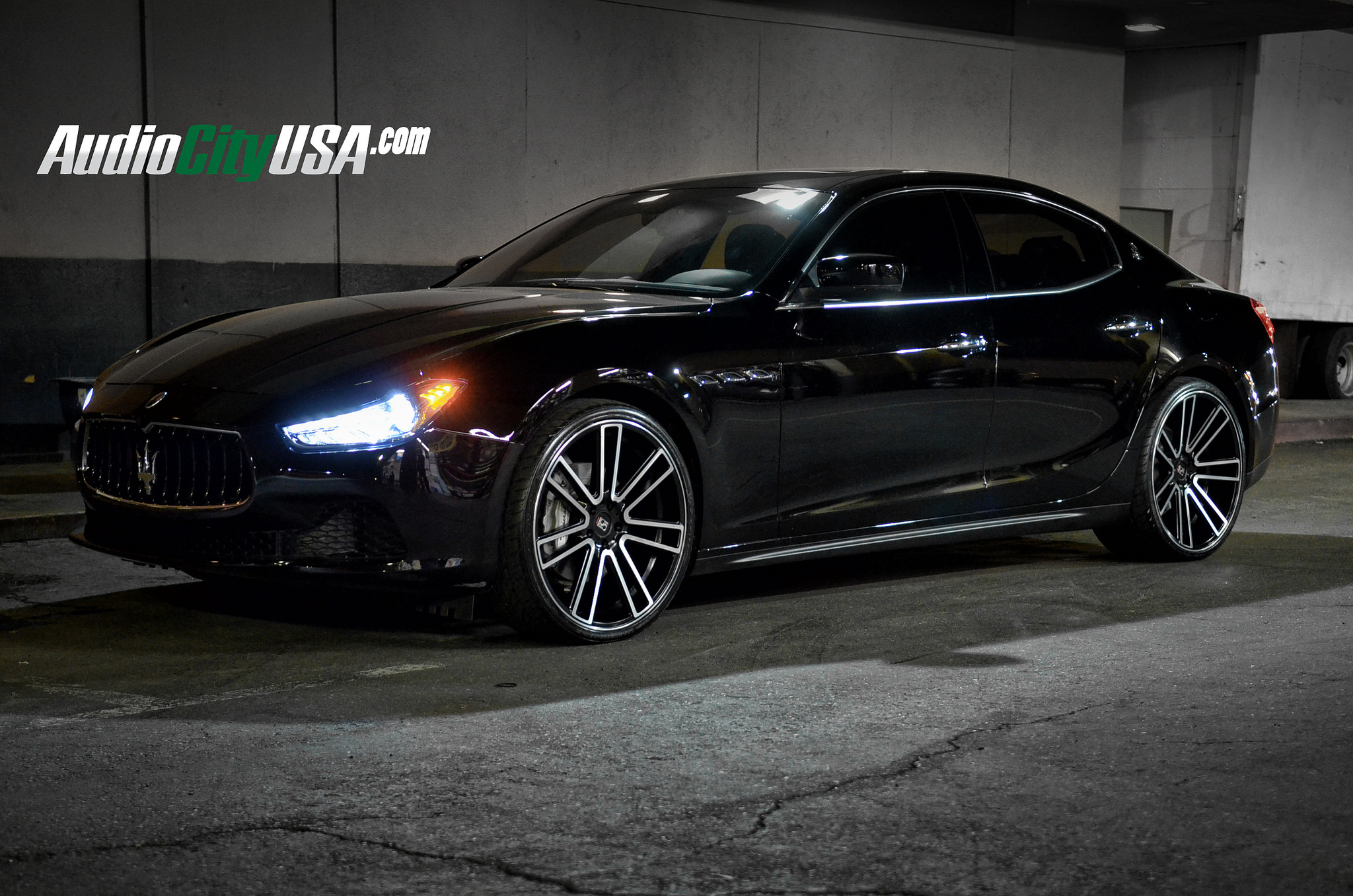 Koko Kuture Massa 7 22' on Maserati Ghibli
